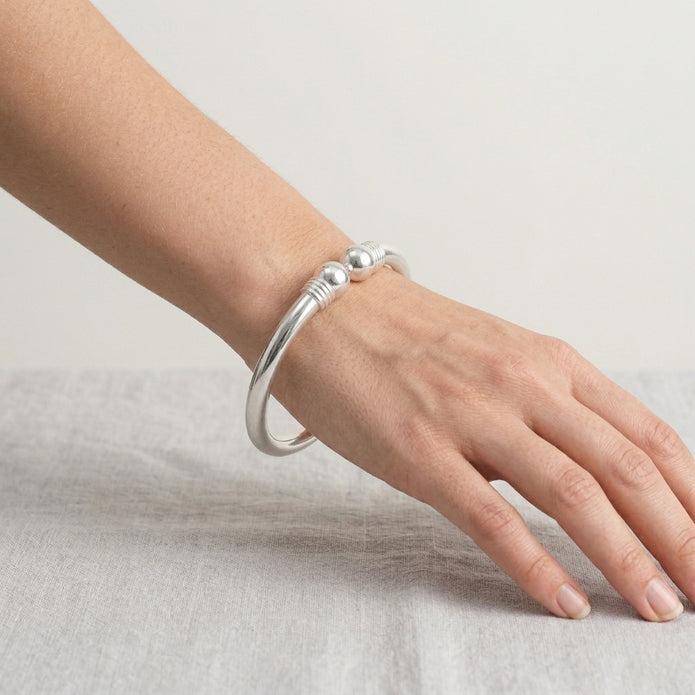 Minimalist Sphere Kada