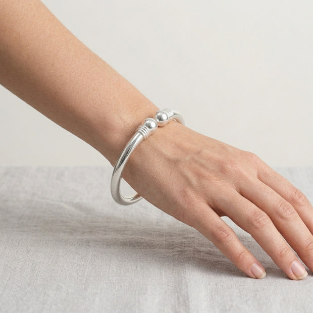 Minimalist Sphere Kada