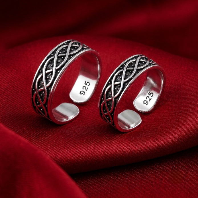 Timeless Twist Toe Ring