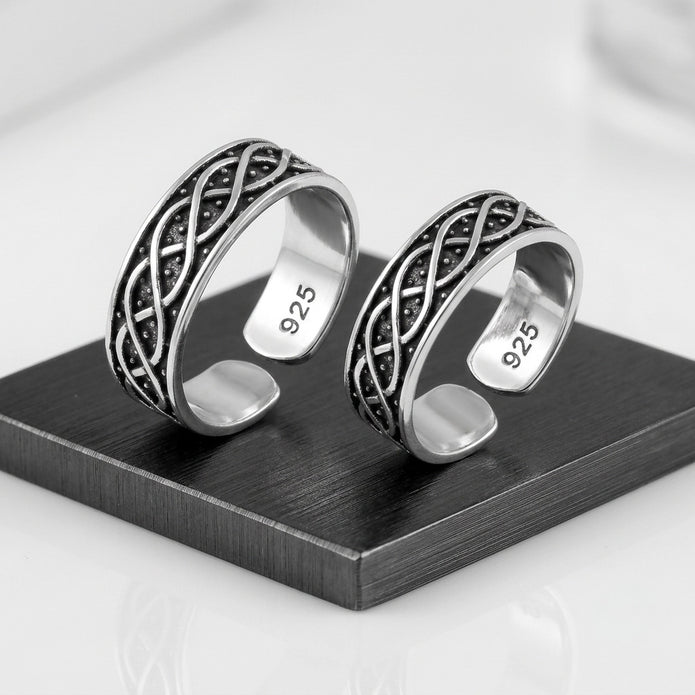 Timeless Twist Toe Ring