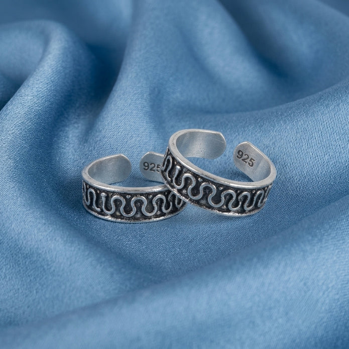 Elegant Flow Toe Ring